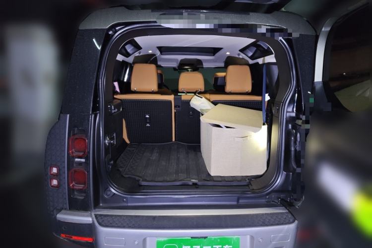 Used Land Rover Defender 2024 110 3.0T P400 Dark Edition Trunk