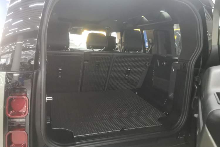 Used Land Rover Defender 2024 110 3.0T P400 X-DYNAMIC HSE Trunk