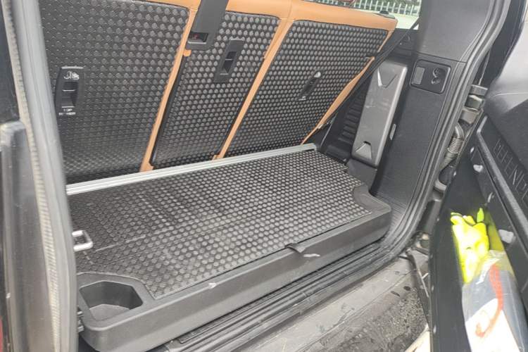 Used Land Rover Defender 2024 90 3.0T P400 HSE Trunk