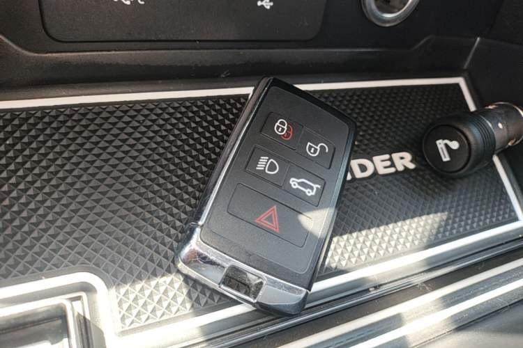 Used Land Rover Defender 2024 90 3.0T P400 HSE Vehicle Key