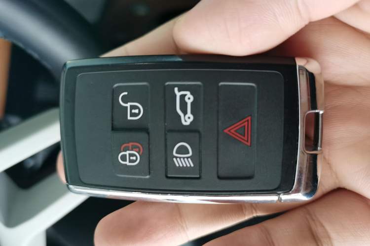 Used Land Rover Defender 2024 90 3.0T P400 HSE Vehicle Key