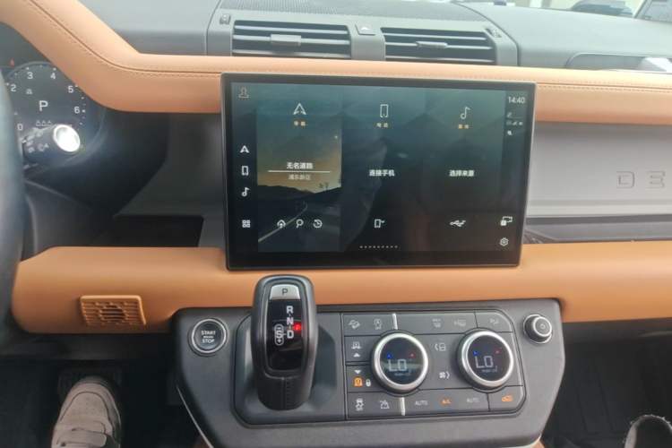 Used Land Rover Defender 2024 110 3.0T P400 Dark Edition Audio And AC Panel