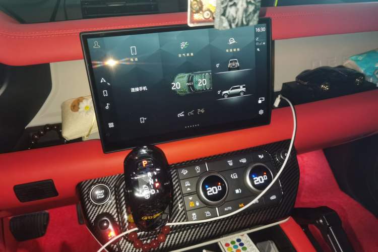 Used Land Rover Defender 2024 110 3.0T P400 X-DYNAMIC HSE Audio And AC Panel