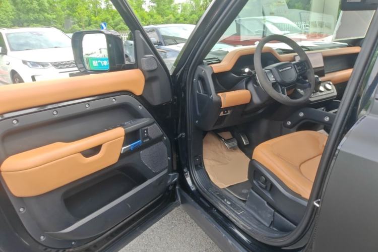 Used Land Rover Defender 2024 110 5.0T V8 Driver Seat