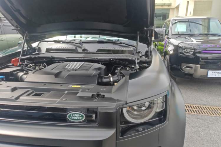 Used Land Rover Defender 2024 110 5.0T V8 Engine Bay Left