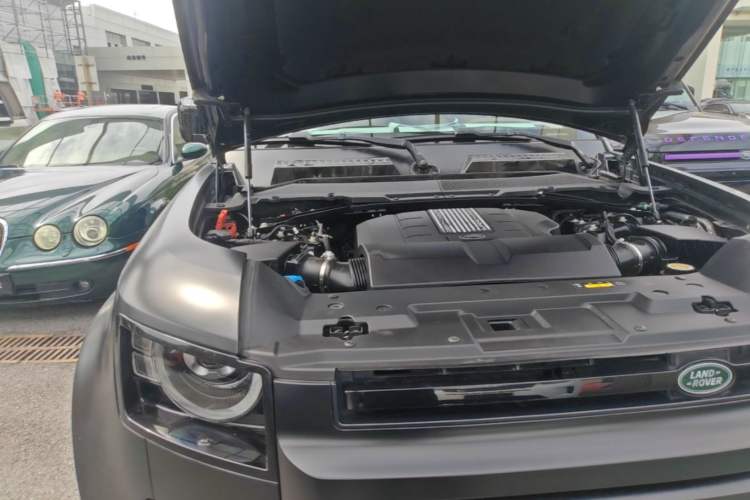 Used Land Rover Defender 2024 110 5.0T V8 Engine Bay Right