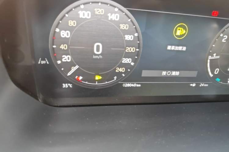 Used Land Rover Defender 2024 110 5.0T V8 Odometer Close Up