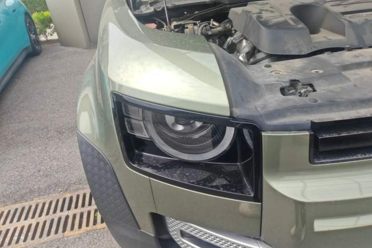 Used Land Rover Defender 2024 110 3.0T P400 Dark Edition Right Front Headlight