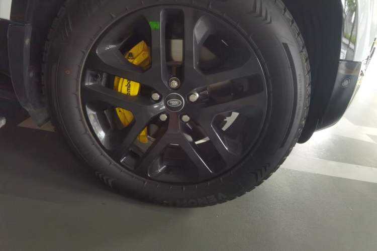 Used Land Rover Defender 2024 110 3.0T P400 X-DYNAMIC HSE Right Front Wheel Hub