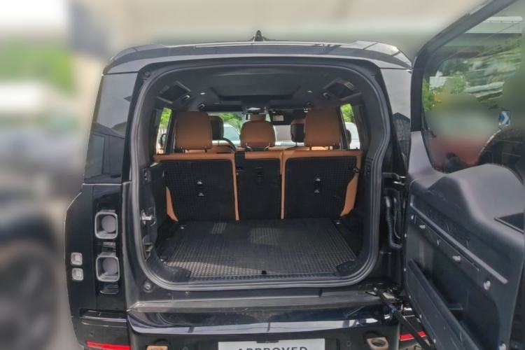 Used Land Rover Defender 2024 110 5.0T V8 Trunk