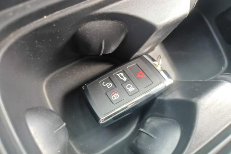 Used Land Rover Defender 2024 110 5.0T V8 Vehicle Key