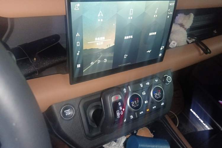 Used Land Rover Defender 2024 110 3.0T P400 X-DYNAMIC HSE Audio And AC Panel