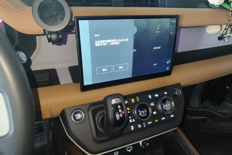 Used Land Rover Defender 2024 110 3.0T P400 X-DYNAMIC HSE Audio And AC Panel