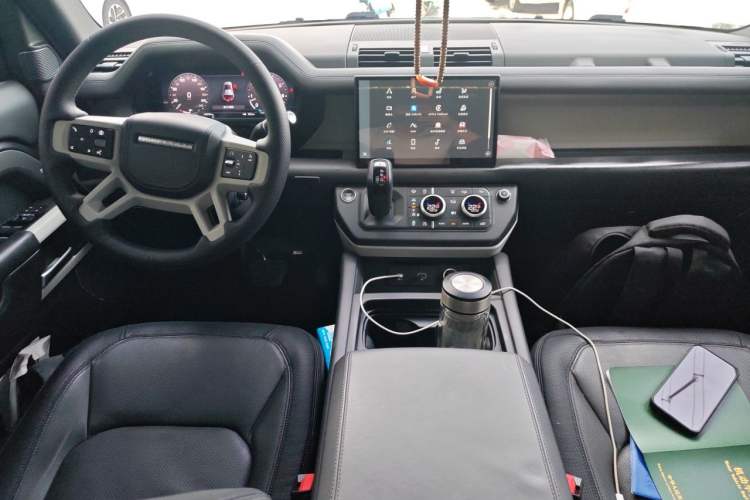 Used Land Rover Defender 2024 110 3.0T P400 X-DYNAMIC HSE Center Console