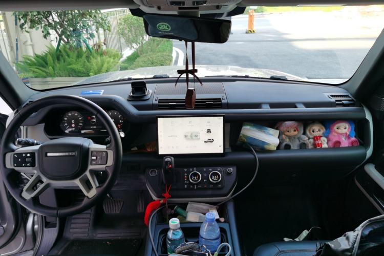Used Land Rover Defender 2024 90 3.0T P400 HSE Center Console