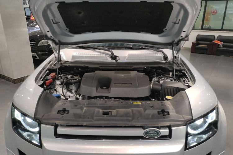 Used Land Rover Defender 2024 110 3.0T P400 XS Engine Bay