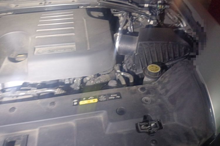 Used Land Rover Defender 2024 110 3.0T P400 X-DYNAMIC HSE Engine Bay Left