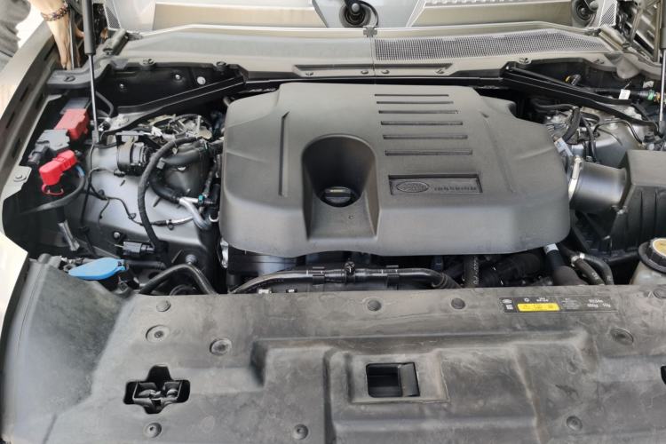 Used Land Rover Defender 2024 90 3.0T P400 HSE Engine Bay Right