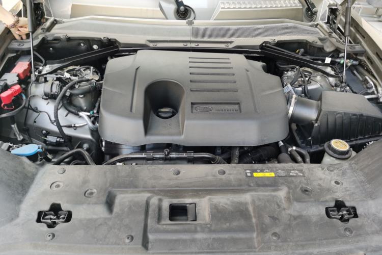 Used Land Rover Defender 2024 90 3.0T P400 HSE Engine Bay