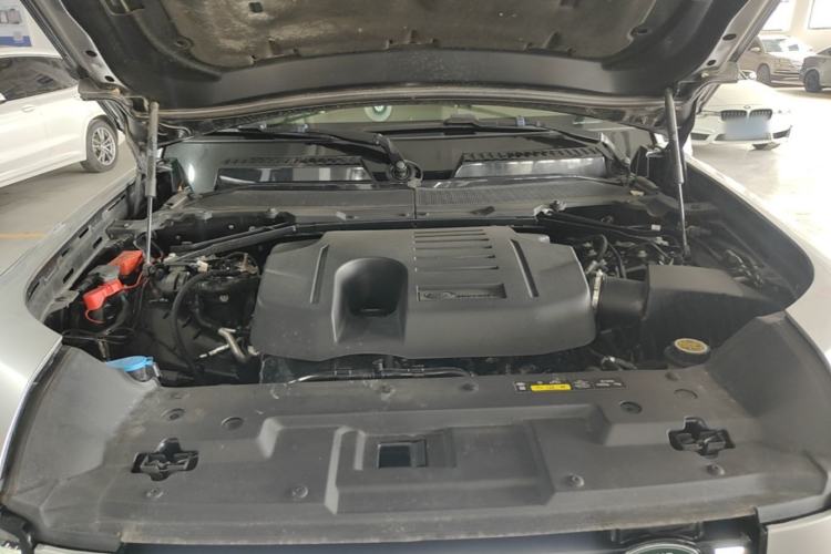 Used Land Rover Defender 2024 110 3.0T P400 X-DYNAMIC HSE Engine Bay