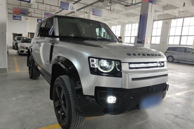 Used Land Rover Defender 2024 110 3.0T P400 X-DYNAMIC HSE Front Right 45 Deg