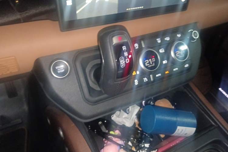 Used Land Rover Defender 2024 110 3.0T P400 X-DYNAMIC HSE Gear Lever