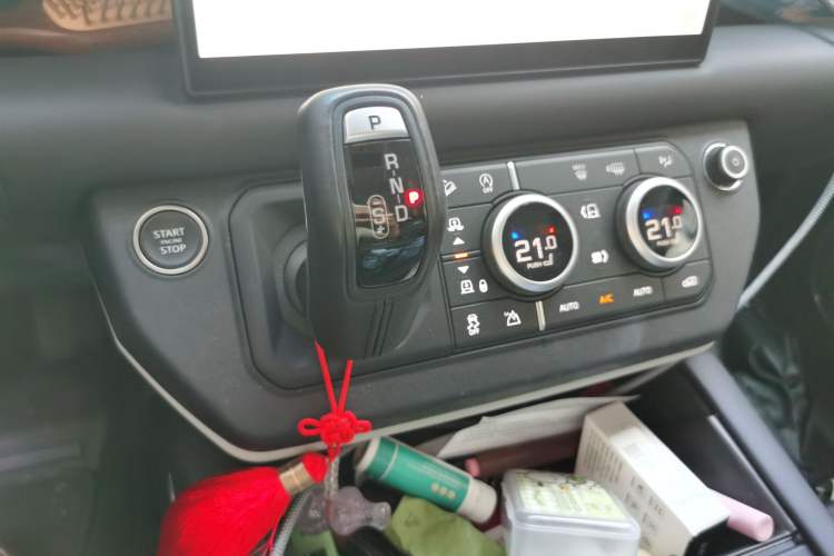 Used Land Rover Defender 2024 90 3.0T P400 HSE Gear Lever