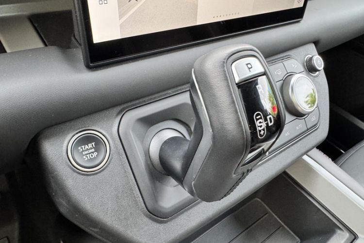 Used Land Rover Defender 2024 110 3.0T P400 X Interior 1