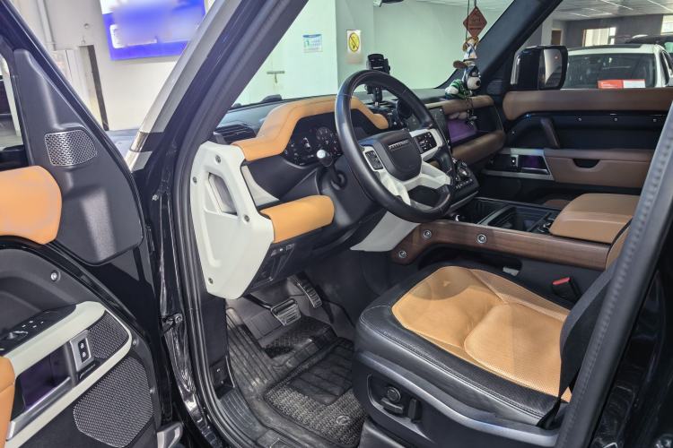 Used Land Rover Defender 2024 110 3.0T P400 X-DYNAMIC HSE Interior 2