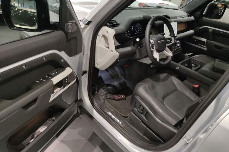 Used Land Rover Defender 2024 110 3.0T P400 XS Interior 3