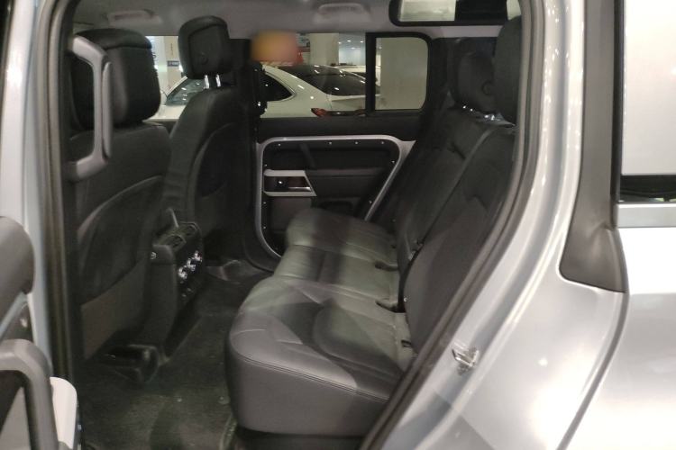 Used Land Rover Defender 2024 110 3.0T P400 XS Interior 4