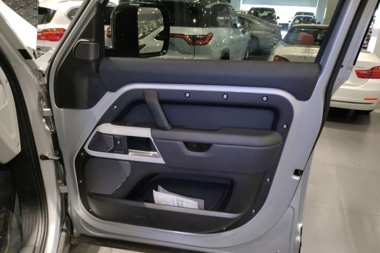 Used Land Rover Defender 2024 110 3.0T P400 XS Interior 5