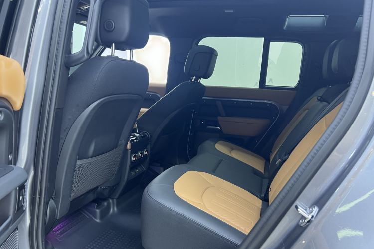 Used Land Rover Defender 2024 110 3.0T P400 X Interior 6