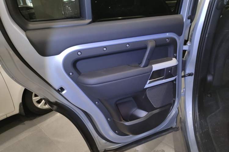Used Land Rover Defender 2024 110 3.0T P400 XS Interior 8