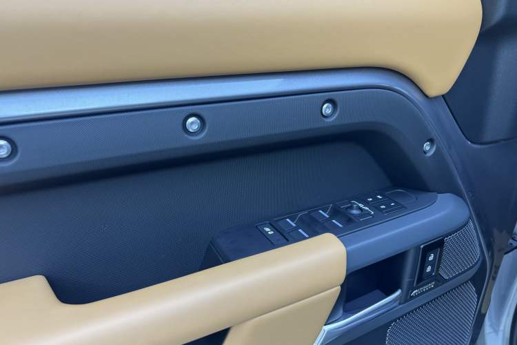 Used Land Rover Defender 2024 110 3.0T P400 X Interior 9