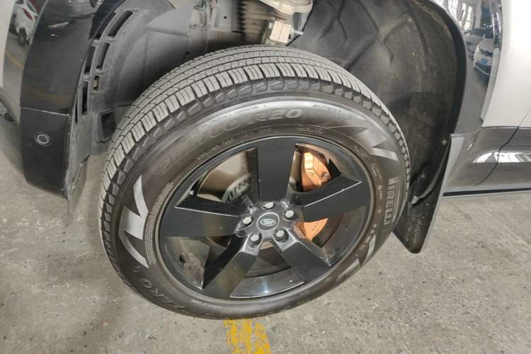 Used Land Rover Defender 2024 110 3.0T P400 X-DYNAMIC HSE Left Front Wheel Hub