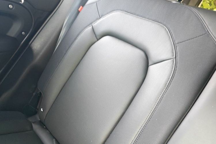 Used Land Rover Defender 2024 110 3.0T P400 X-DYNAMIC HSE Left Rear Seat