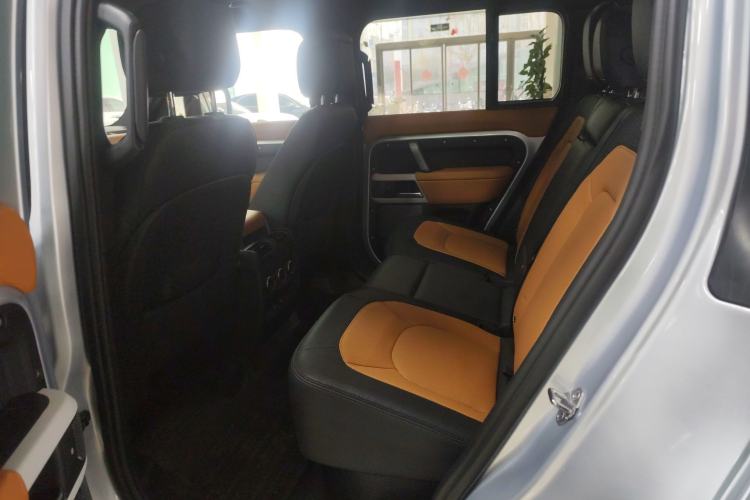 Used Land Rover Defender 2024 110 3.0T P400 X-DYNAMIC HSE Left Rear Seat