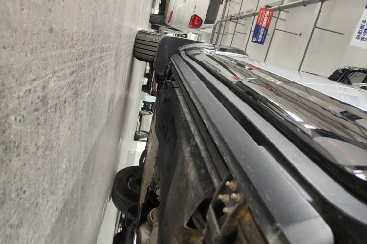 Used Land Rover Defender 2024 110 3.0T P400 X-DYNAMIC HSE Left Side Sill