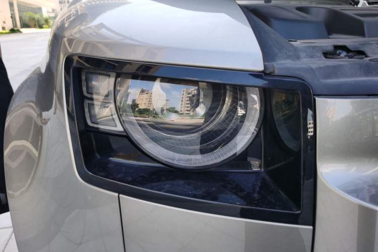Used Land Rover Defender 2024 90 3.0T P400 HSE Right Front Headlight
