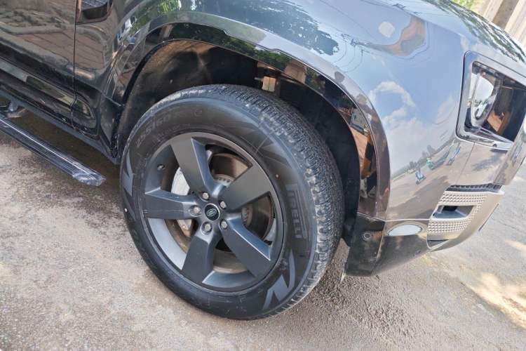 Used Land Rover Defender 2024 110 3.0T P400 X-DYNAMIC HSE Right Front Wheel Hub