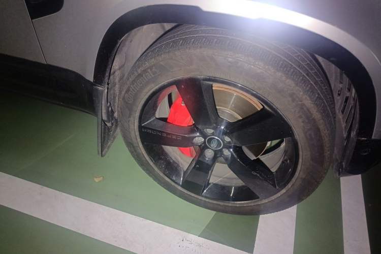 Used Land Rover Defender 2024 110 3.0T P400 X-DYNAMIC HSE Right Front Wheel Hub