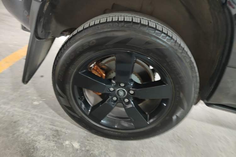 Used Land Rover Defender 2024 110 3.0T P400 X-DYNAMIC HSE Right Rear Wheel Hub