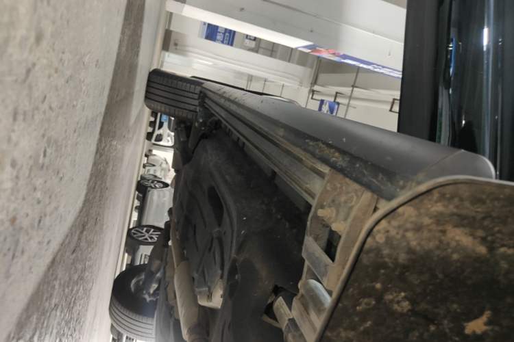 Used Land Rover Defender 2024 110 3.0T P400 X-DYNAMIC HSE Right Side Sill