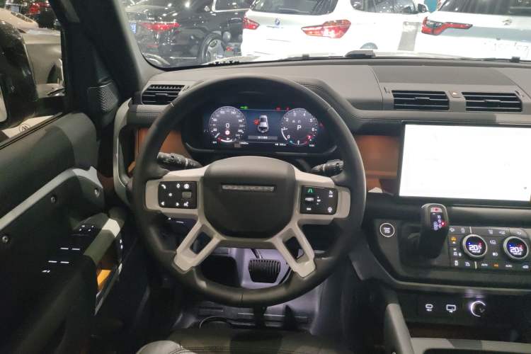 Used Land Rover Defender 2024 110 3.0T P400 XS Steering Wheel
