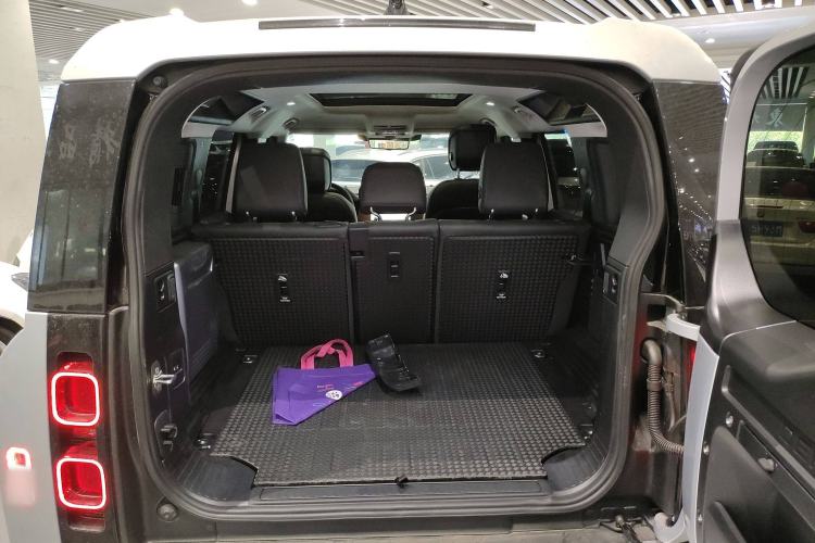 Used Land Rover Defender 2024 110 3.0T P400 XS Trunk