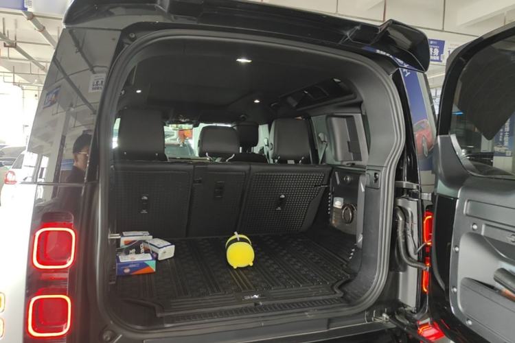 Used Land Rover Defender 2024 110 3.0T P400 X-DYNAMIC HSE Trunk