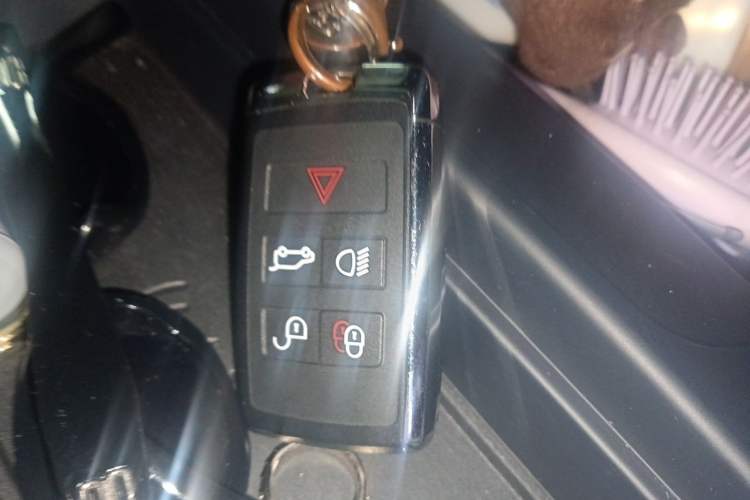 Used Land Rover Defender 2024 110 3.0T P400 X-DYNAMIC HSE Vehicle Key