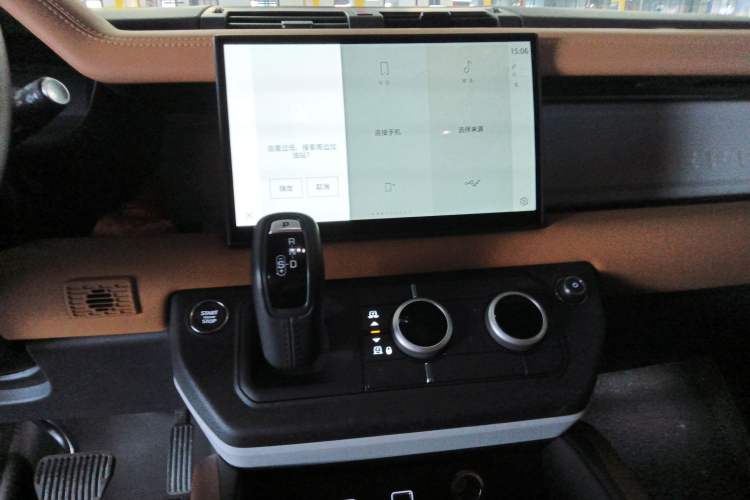 Used Land Rover Defender 2024 110 3.0T P400 X-DYNAMIC HSE Audio And AC Panel