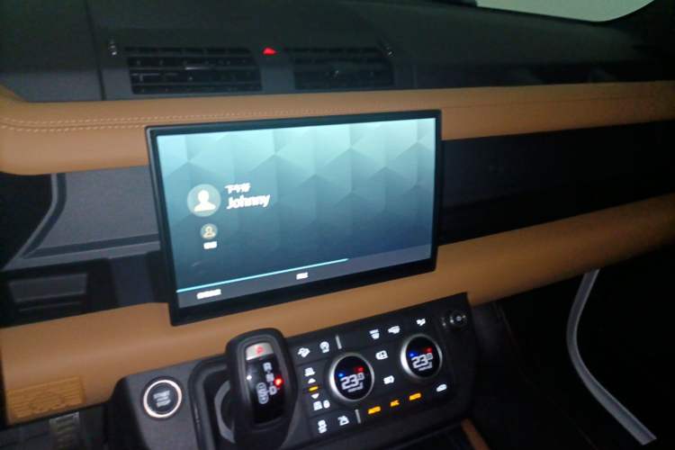 Used Land Rover Defender 2024 110 3.0T P400 X-DYNAMIC HSE Audio And AC Panel